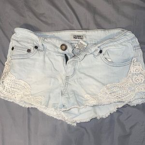 “Celebrity pink jeans” jean shorts with lace